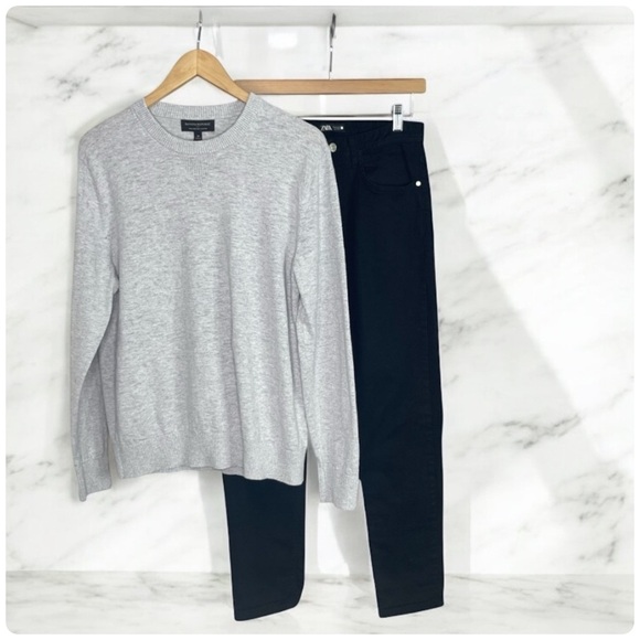 Banana Republic Factory Other - Banana Republic Factory Men's Gray Crew Neck Sweater M
